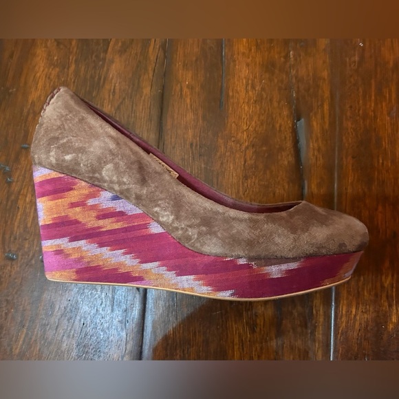 Reef Women's High Tropic Brown
Suede Round Toe Wedge Heels Size 9 - Picture 4 of 9